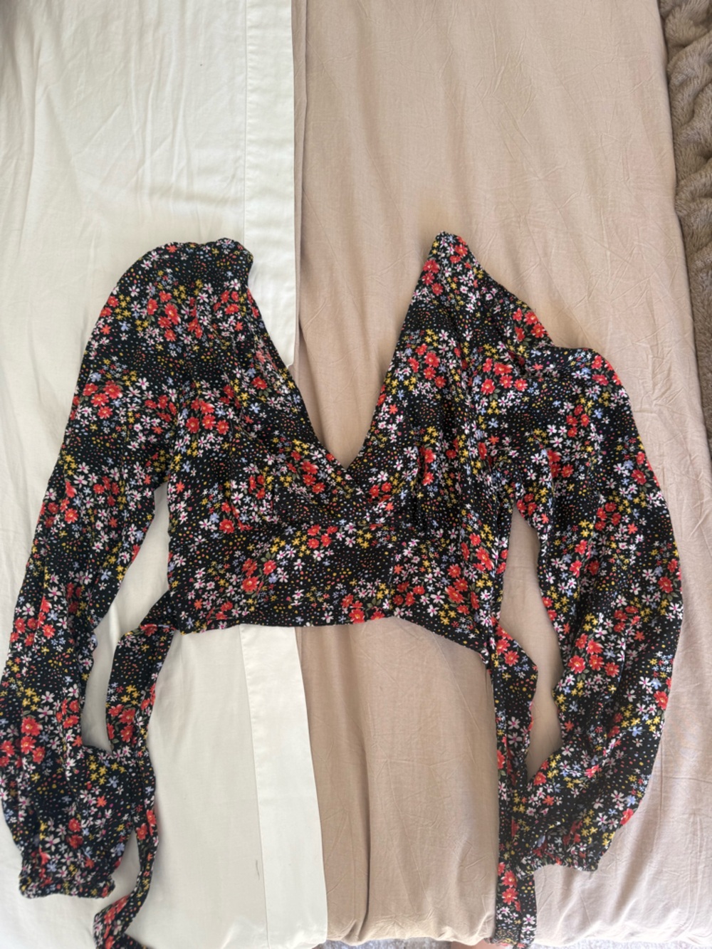 Forever 21 Black Floral Long-Sleeve Crop Top